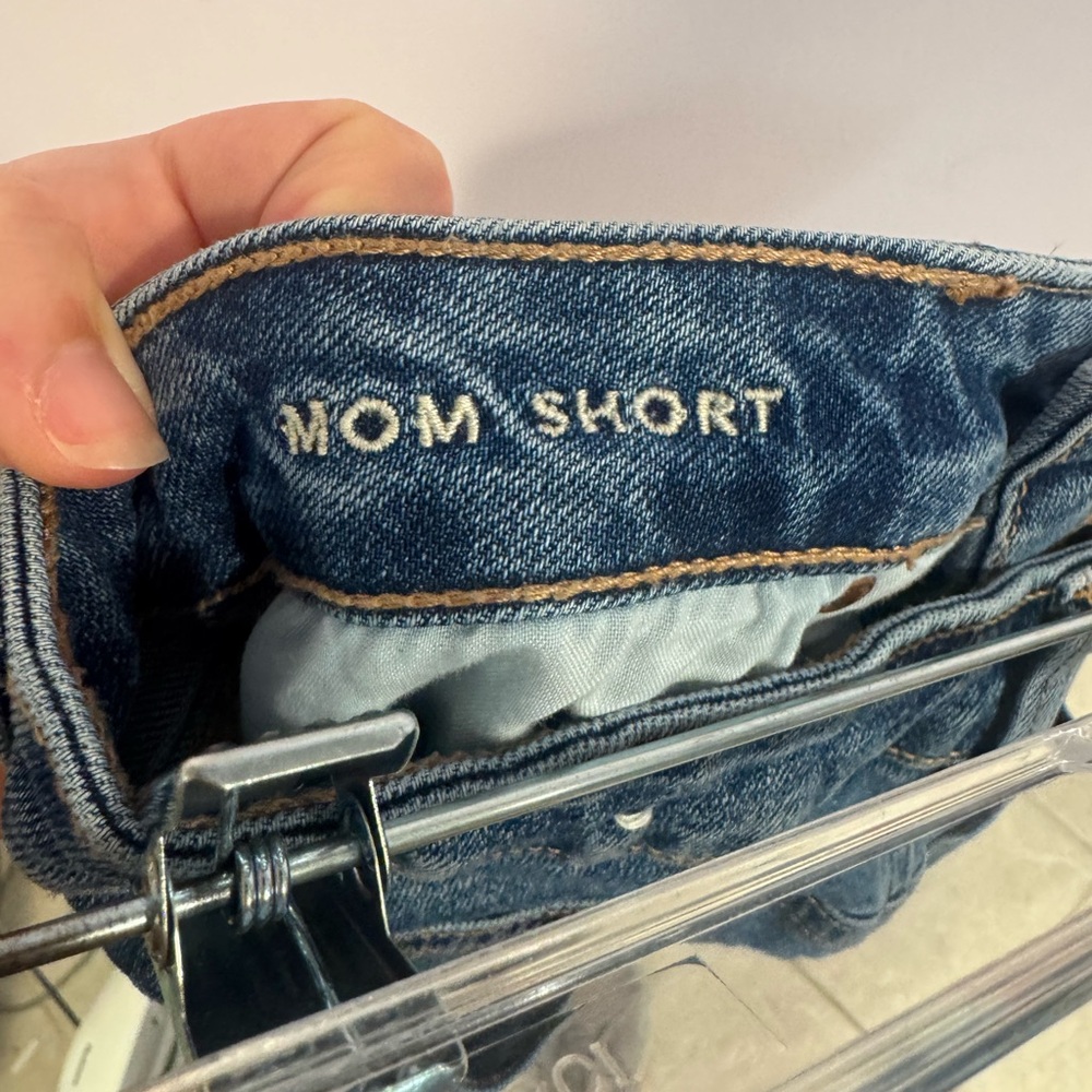 American Eagle medium wash mom jean - Picture 3 of 5